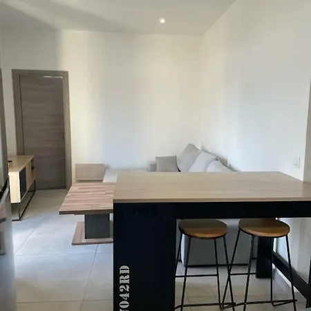 Bel Spacieux - Cuisine Equipee - Tv Ultra Hd 138cm - Balcon Apartment