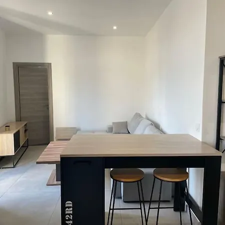 Apartment Bel Spacieux - Cuisine Equipee - Tv Ultra Hd 138cm - Balcon Beziers