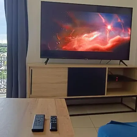 Bel Spacieux - Cuisine Equipee - Tv Ultra Hd 138cm - Balcon Apartment *