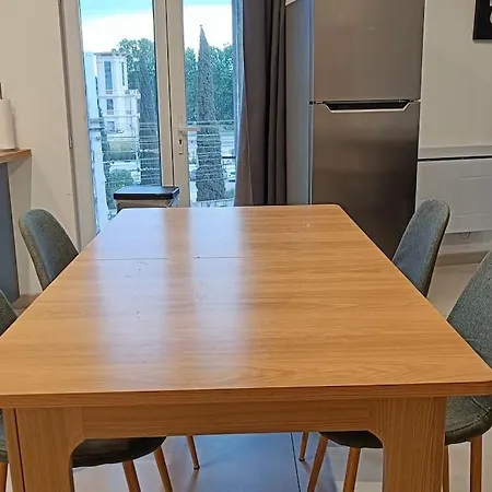 Bel Spacieux - Cuisine Equipee - Tv Ultra Hd 138cm - Balcon Apartment *